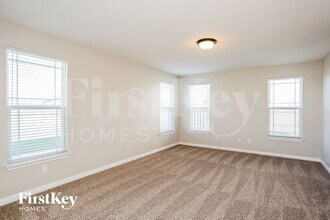 688 S Parkway Ave in New Palestine, IN - Building Photo - Building Photo