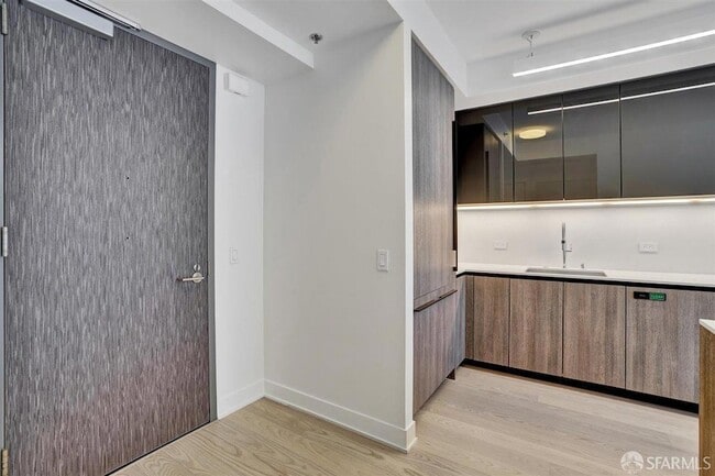 338 Main St, Unit 9F in San Francisco, CA - Building Photo - Building Photo