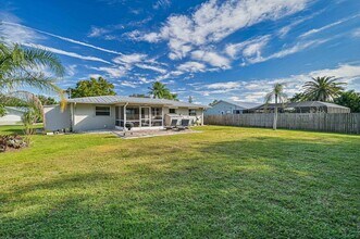28178 Sunset Dr in Bonita Springs, FL - Foto de edificio - Building Photo