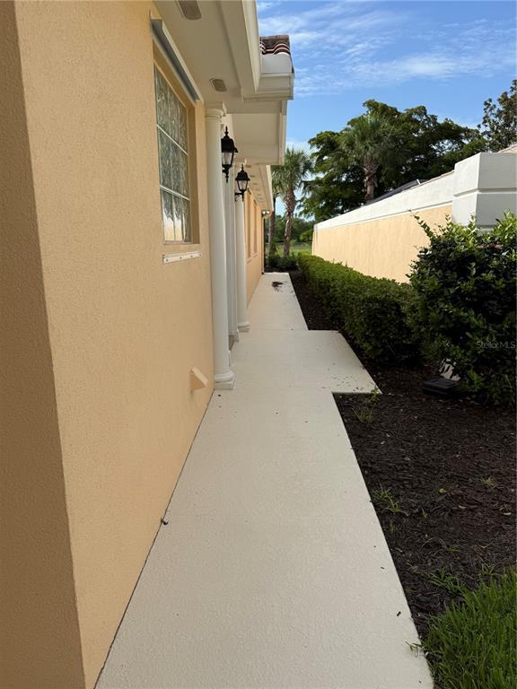 7707 Pesaro Dr in Sarasota, FL - Building Photo - Building Photo