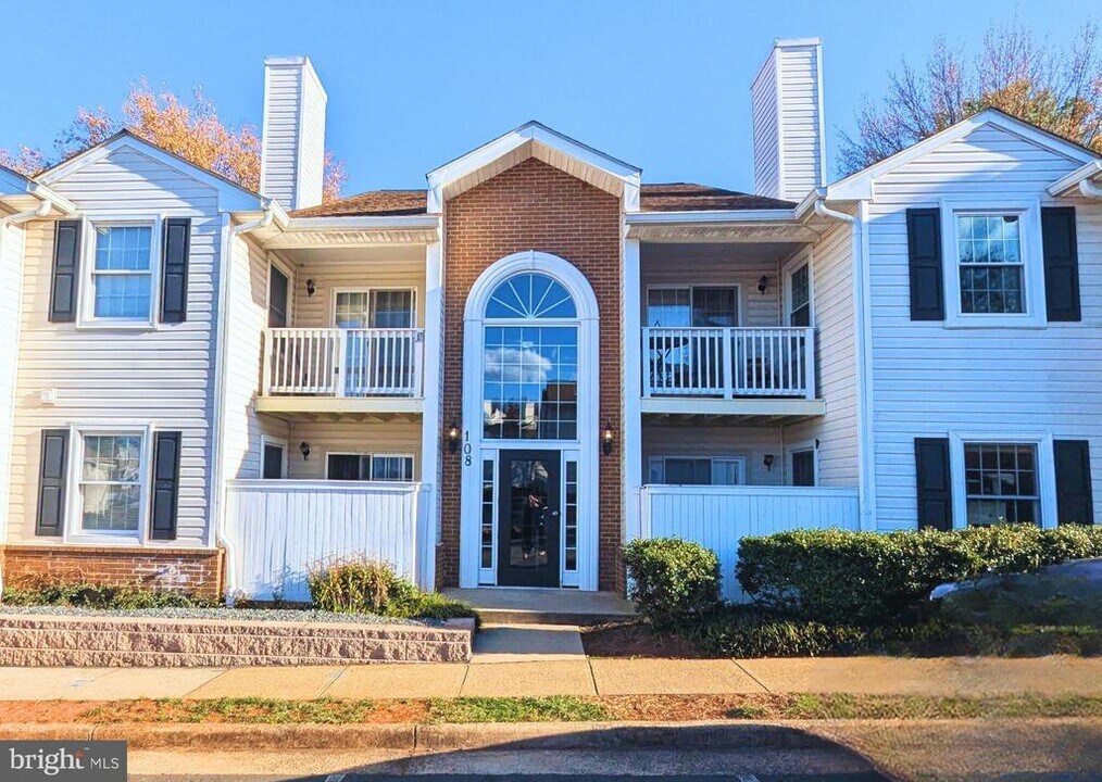 108 Westwick Ct in Sterling, VA - Foto de edificio