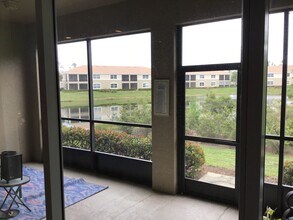 18921 Bay Woods Lake Dr, Unit 102 in Ft. Myers, FL - Foto de edificio - Building Photo