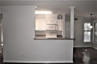901 Garden Ct in Sandy Springs, GA - Building Photo - Building Photo