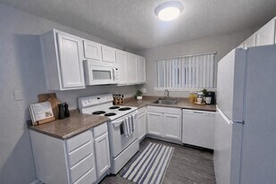 La Loma Terrace in Rancho Cordova, CA - Building Photo