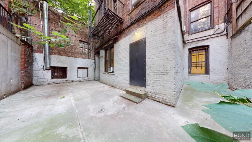 237 E 5th St in New York, NY - Building Photo
