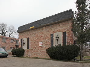 Four Lanterns Apartments in Cincinnati, OH - Building Photo - Building Photo