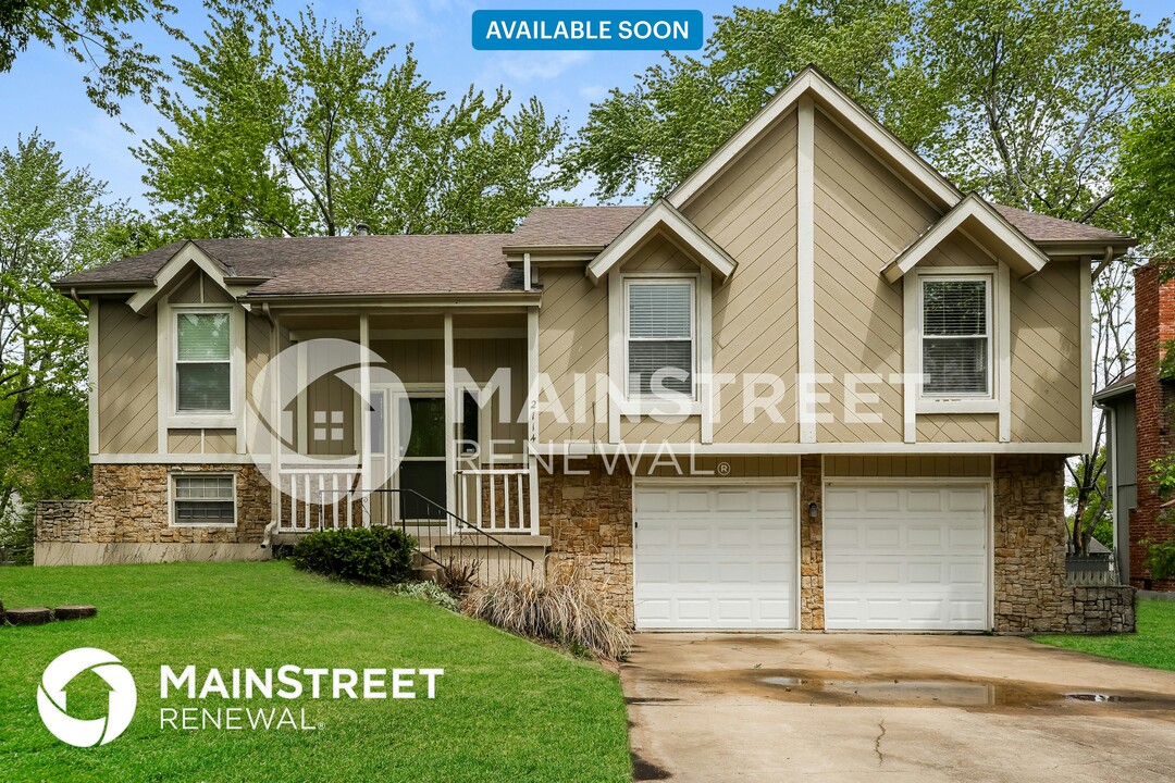 2114 E Stratford Rd in Olathe, KS - Building Photo