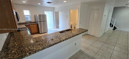 1901 Cleveland St, Unit B in Hollywood, FL - Foto de edificio - Building Photo