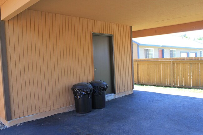 1308 N Brooklane St in Ellensburg, WA - Building Photo - Building Photo