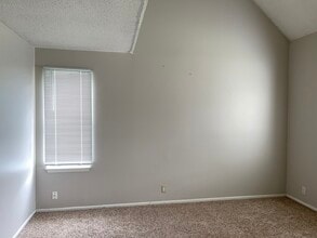 207 Wisconsin St in Lawrence, KS - Foto de edificio - Building Photo