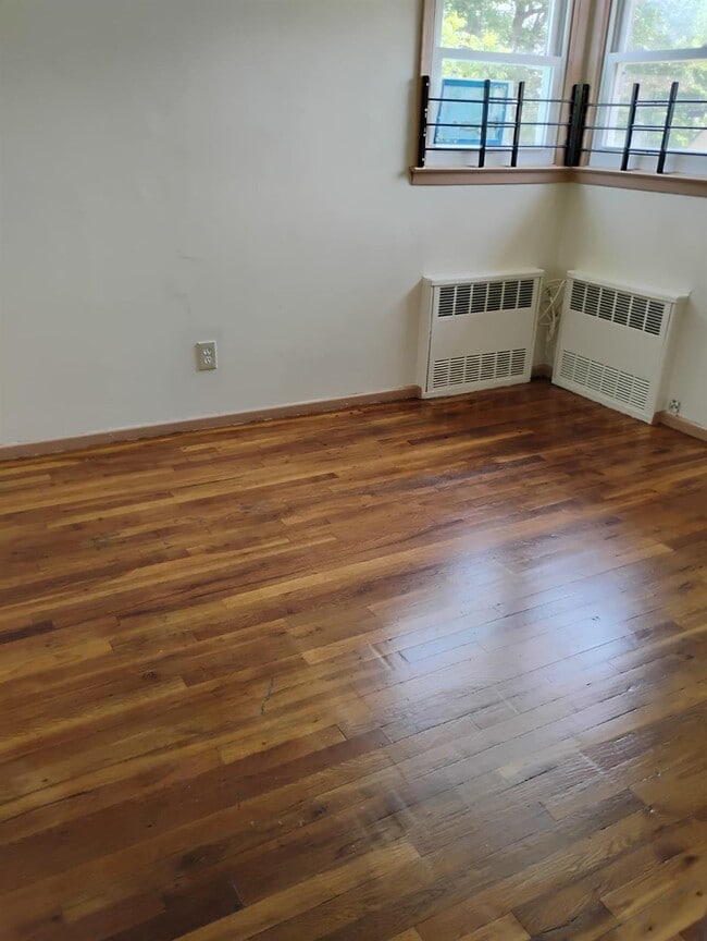 4-6 Harrison Ave in Hempstead, NY - Building Photo - Building Photo