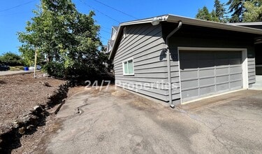 1103 Charman St in Oregon City, OR - Building Photo - Building Photo