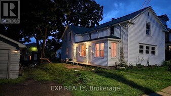 79 Henry St in Quinte West, ON - Building Photo