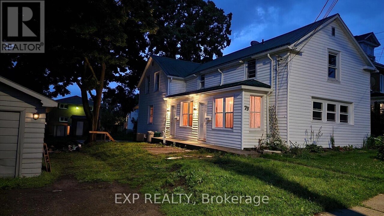 79 Henry St in Quinte West, ON - Building Photo