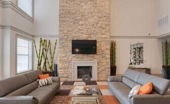2121 Ella Blvd in Houston, TX - Building Photo