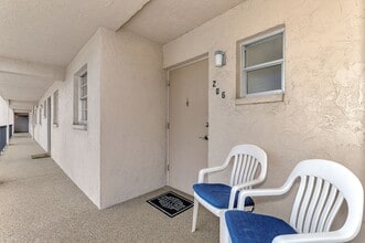 102 Capri Isles Blvd in Venice, FL - Building Photo - Building Photo
