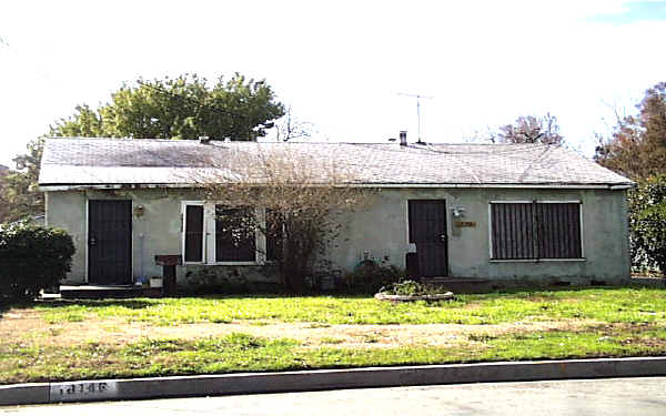 18146 Strathern St in Reseda, CA - Foto de edificio