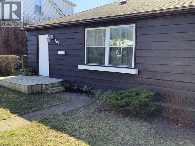 562 Beach Blvd in Hamilton, ON - Building Photo - Building Photo