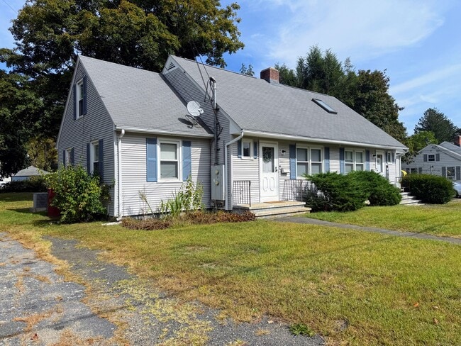 211 Spencer St in Naugatuck, CT - Building Photo - Building Photo