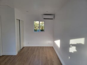 8909 S Halldale Ave in Los Angeles, CA - Building Photo - Building Photo