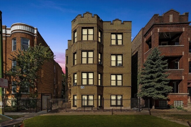 6124 S Ingleside Ave, Unit 1w