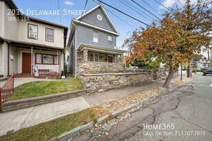 2035 Delaware St in Dunmore, PA - Building Photo