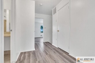 17 Begonia Ct in Sayreville, NJ - Building Photo - Building Photo