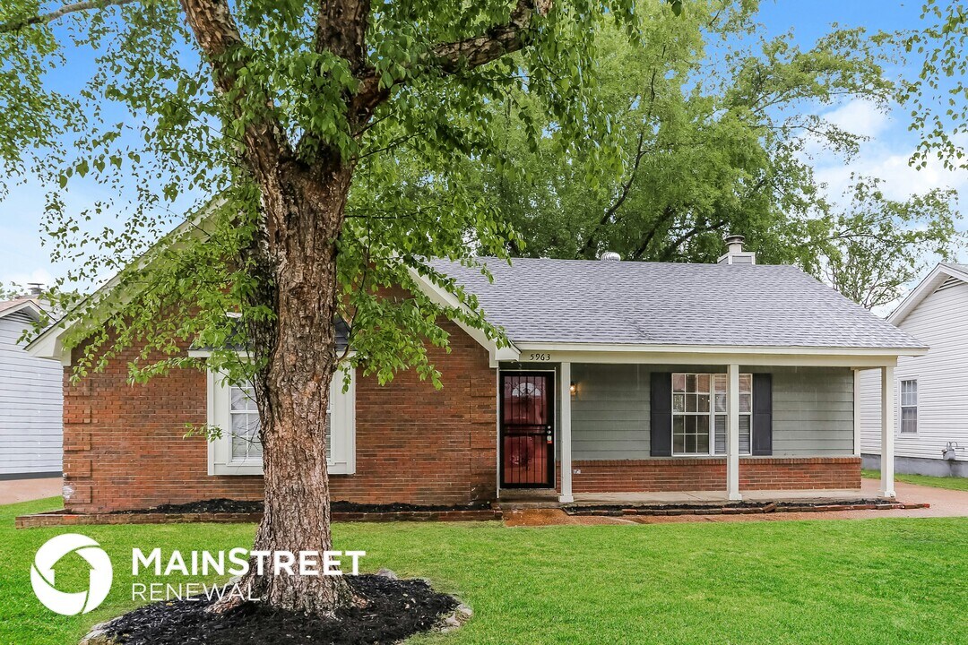 5963 Cuspidon Cove in Millington, TN - Foto de edificio