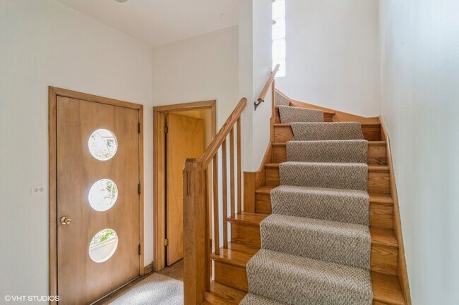 6445 N Oketo Ave, Unit 2nd Floor in Chicago, IL - Building Photo - Building Photo
