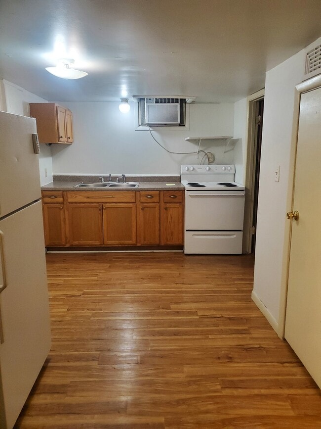 property at 1229 E Elm St