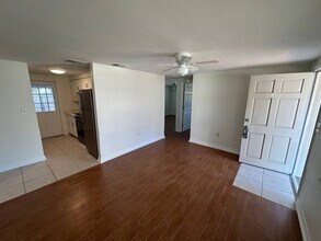 453 90th Ave N in St. Petersburg, FL - Building Photo - Building Photo