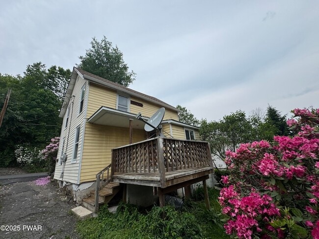 109 Broad St in Honesdale, PA - Building Photo - Building Photo