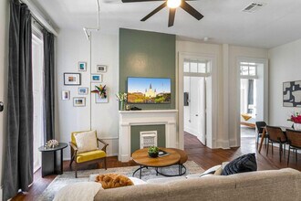 715 St Charles Ave in New Orleans, LA - Building Photo - Building Photo