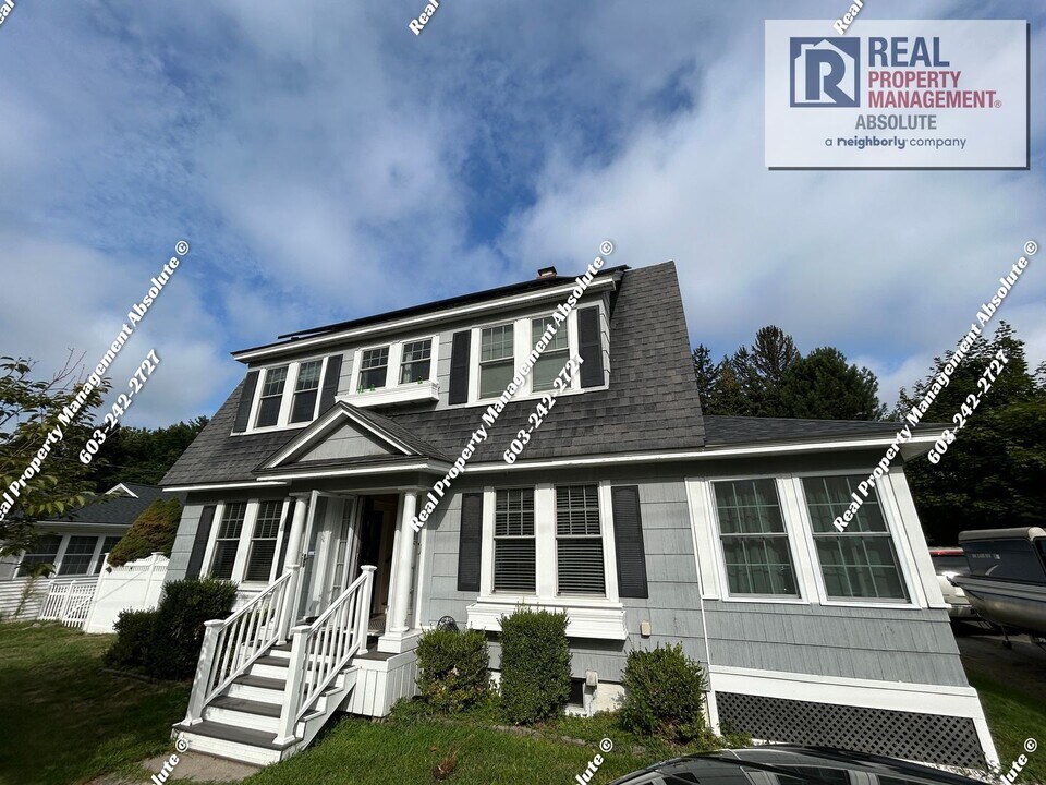 11 E Dunstable Rd in Nashua, NH - Building Photo