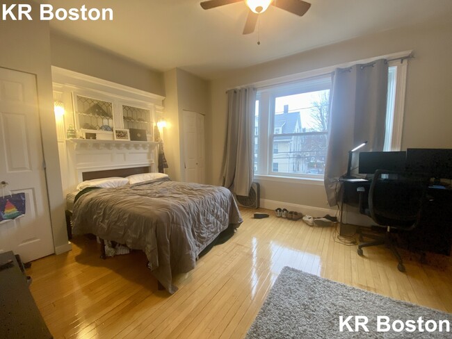 8 Farrington Ave, Unit 1 in Boston, MA - Building Photo - Building Photo