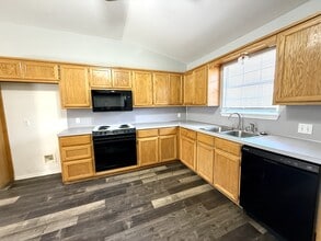 2412 Cimmaron Dr in Ardmore, OK - Building Photo - Building Photo