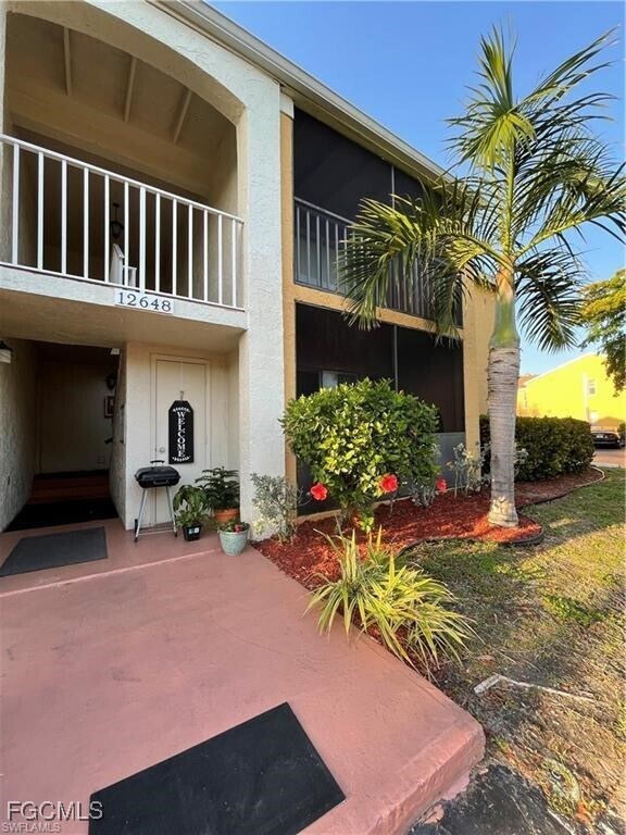 12648 Kenwood Ln in Ft. Myers, FL - Foto de edificio - Building Photo
