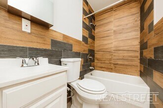 388 Woodbine St in Brooklyn, NY - Building Photo - Building Photo