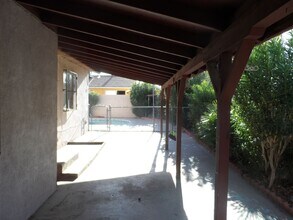 381 Upland Blvd in Las Vegas, NV - Building Photo - Building Photo