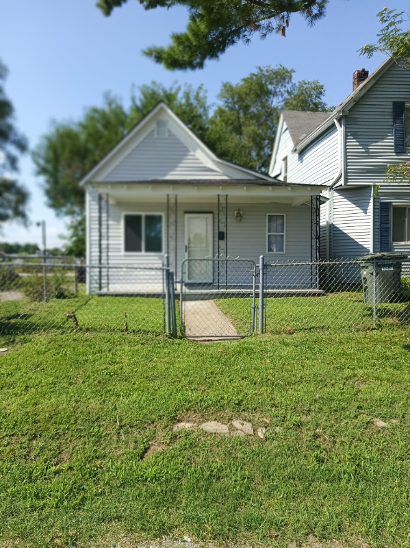 property at 1921 5th St