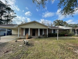9348 Fireside Dr in Shreveport, LA - Building Photo