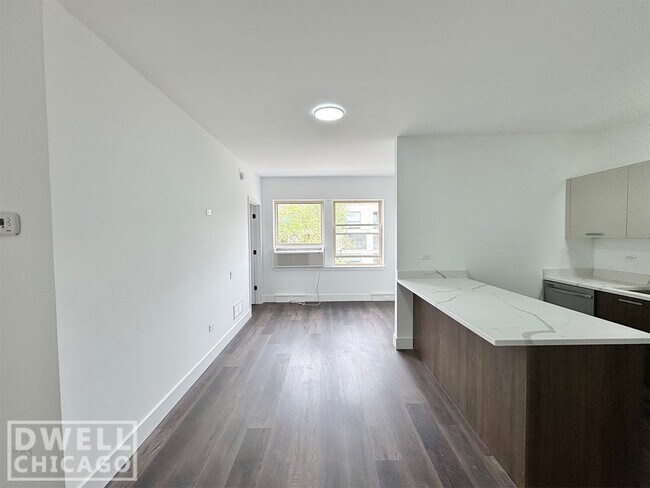 1553 W Hollywood Ave, Unit 1 in Chicago, IL - Building Photo - Building Photo