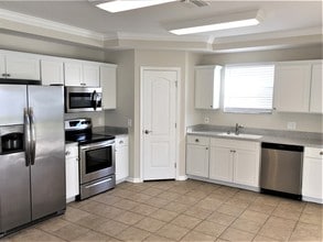 8157 Canterbury Lake Blvd in Tampa, FL - Building Photo - Building Photo