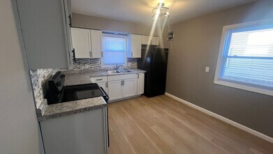 5922 N 84th St in Milwaukee, WI - Building Photo - Building Photo