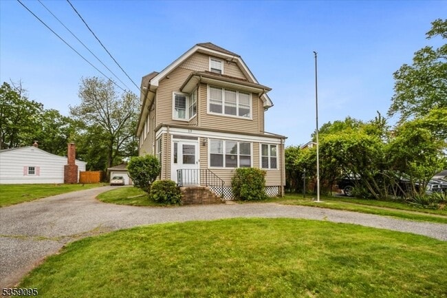 13 Jacobus Ave in Little Falls, NJ - Foto de edificio - Building Photo