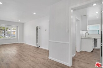 2207 Ocean Park Blvd in Santa Monica, CA - Building Photo - Building Photo