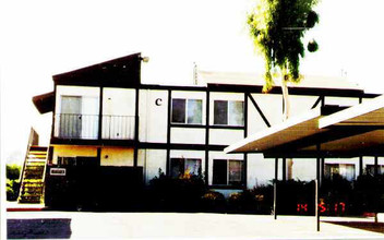 The Oaks in Fallbrook, CA - Building Photo - Building Photo