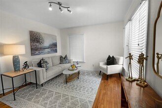 2108 Rountree Dr in Austin, TX - Building Photo - Building Photo