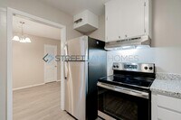 656 Schroder Ave NE photo'