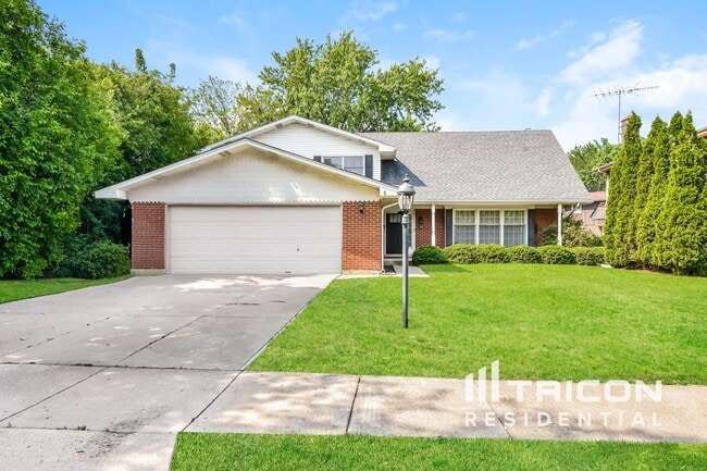 2206 W Lawrence Ln in Mount Prospect, IL - Foto de edificio - Building Photo